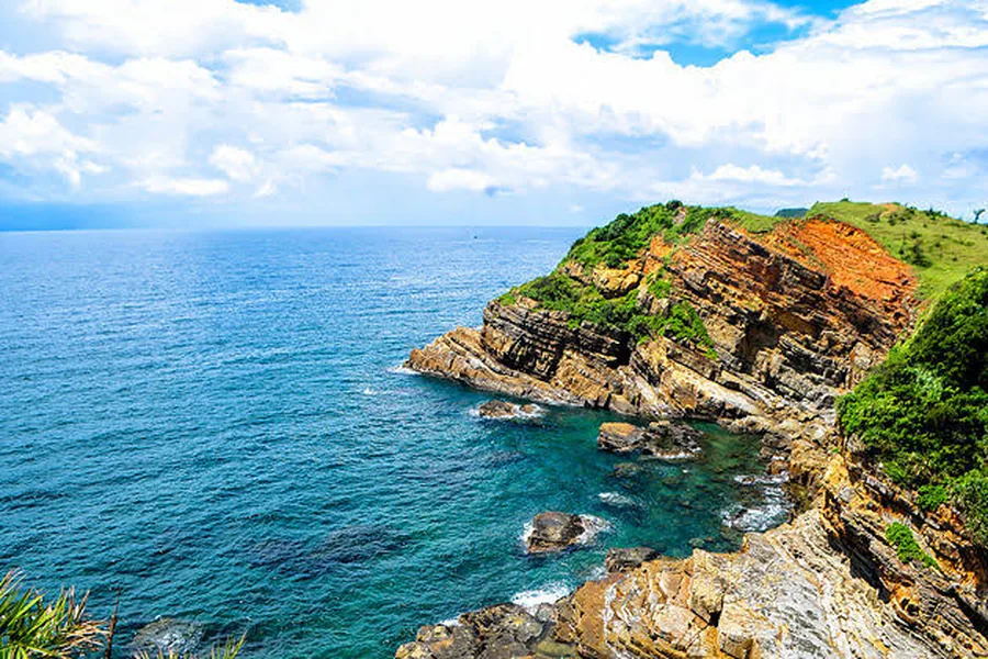 Cau My Rocky Cliffs Co To Island — Co To Island