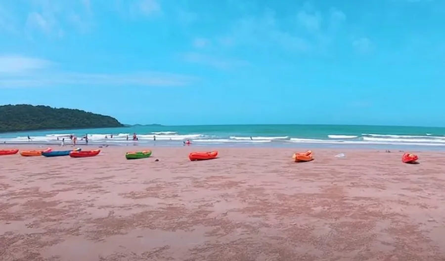 Kayaking At Van Chay Beach Co To — Van Chay Beach